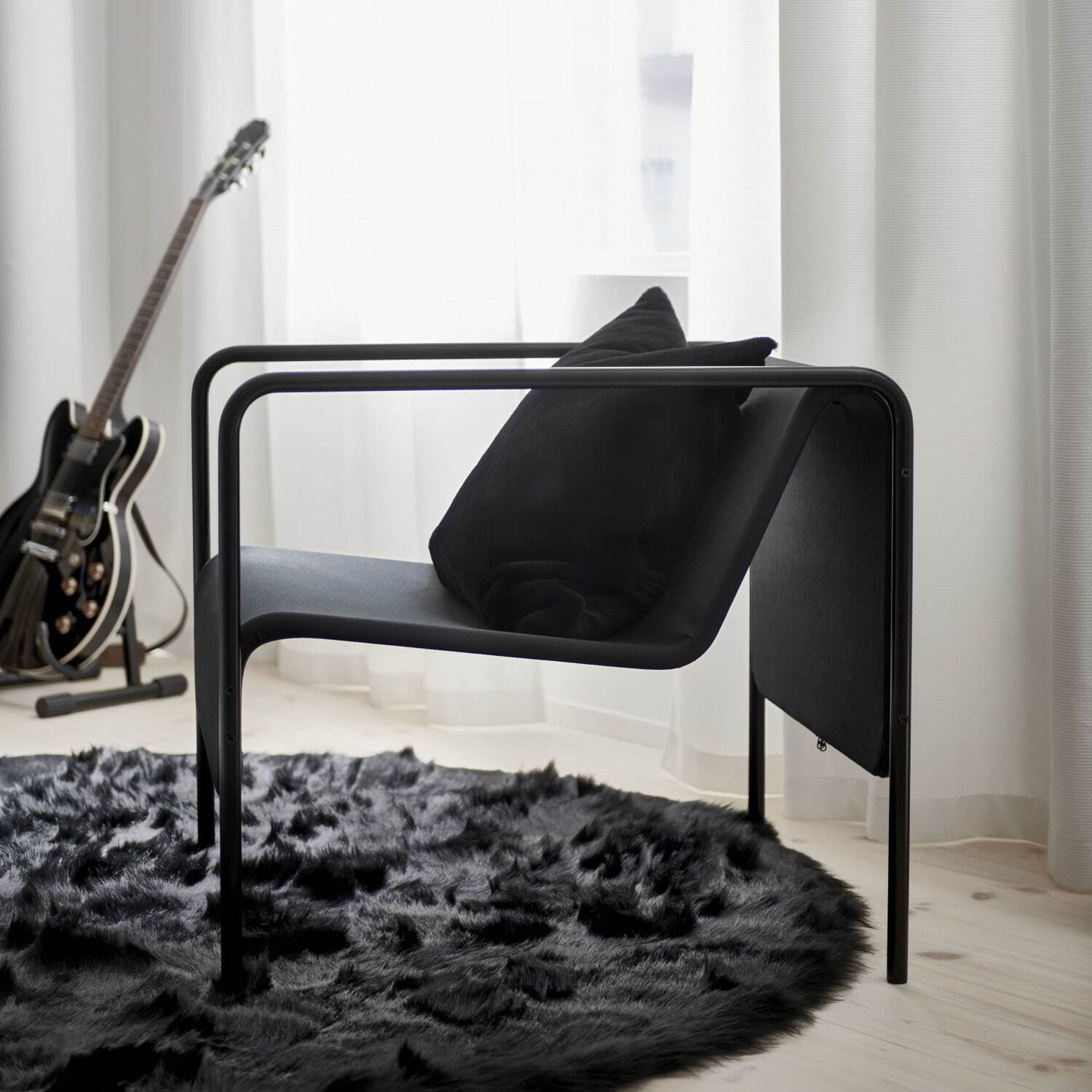 fauteuil noir design IKEA Catalogue 2023
