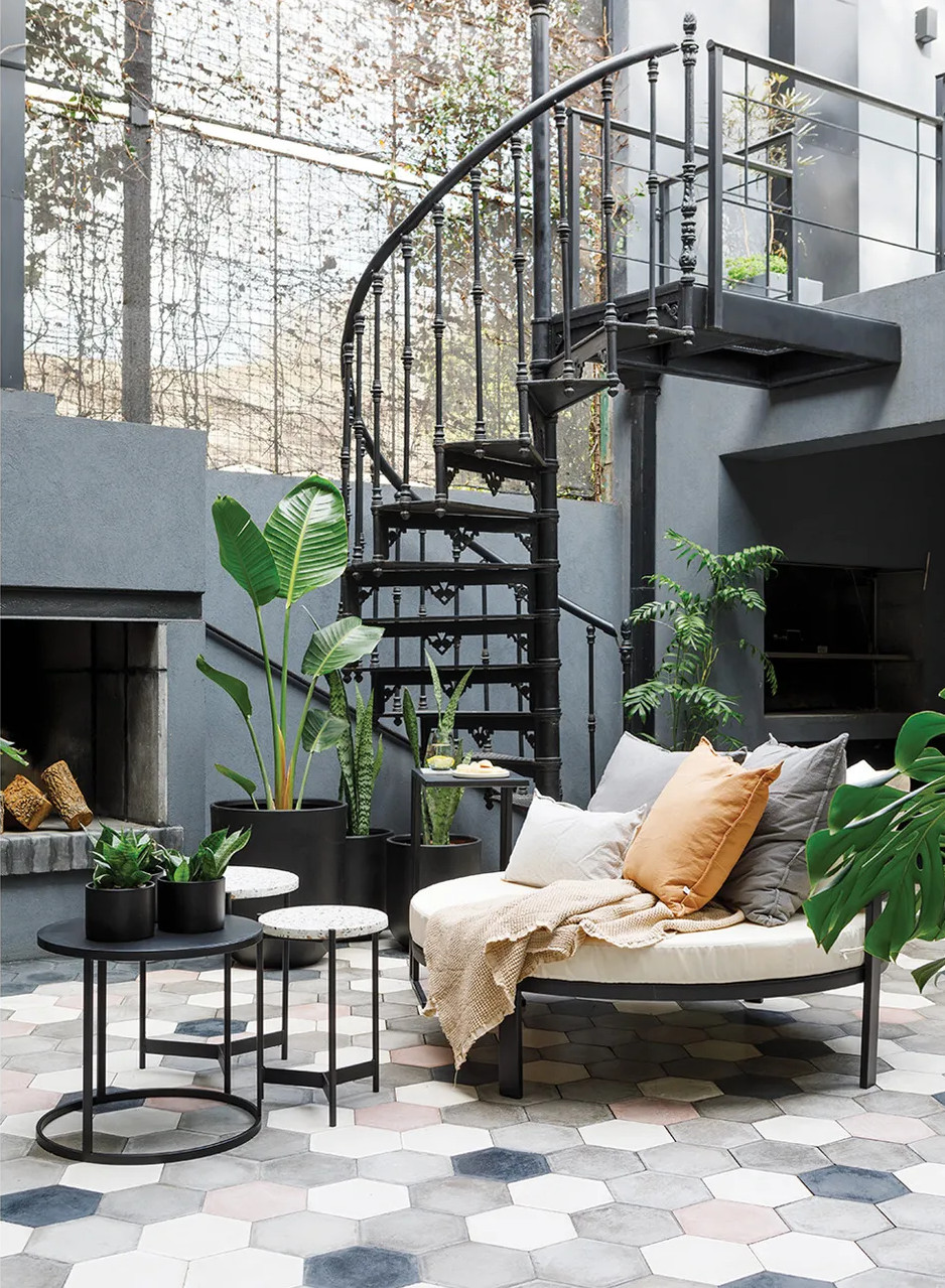 casa abuhardillada sala de estar acristalada