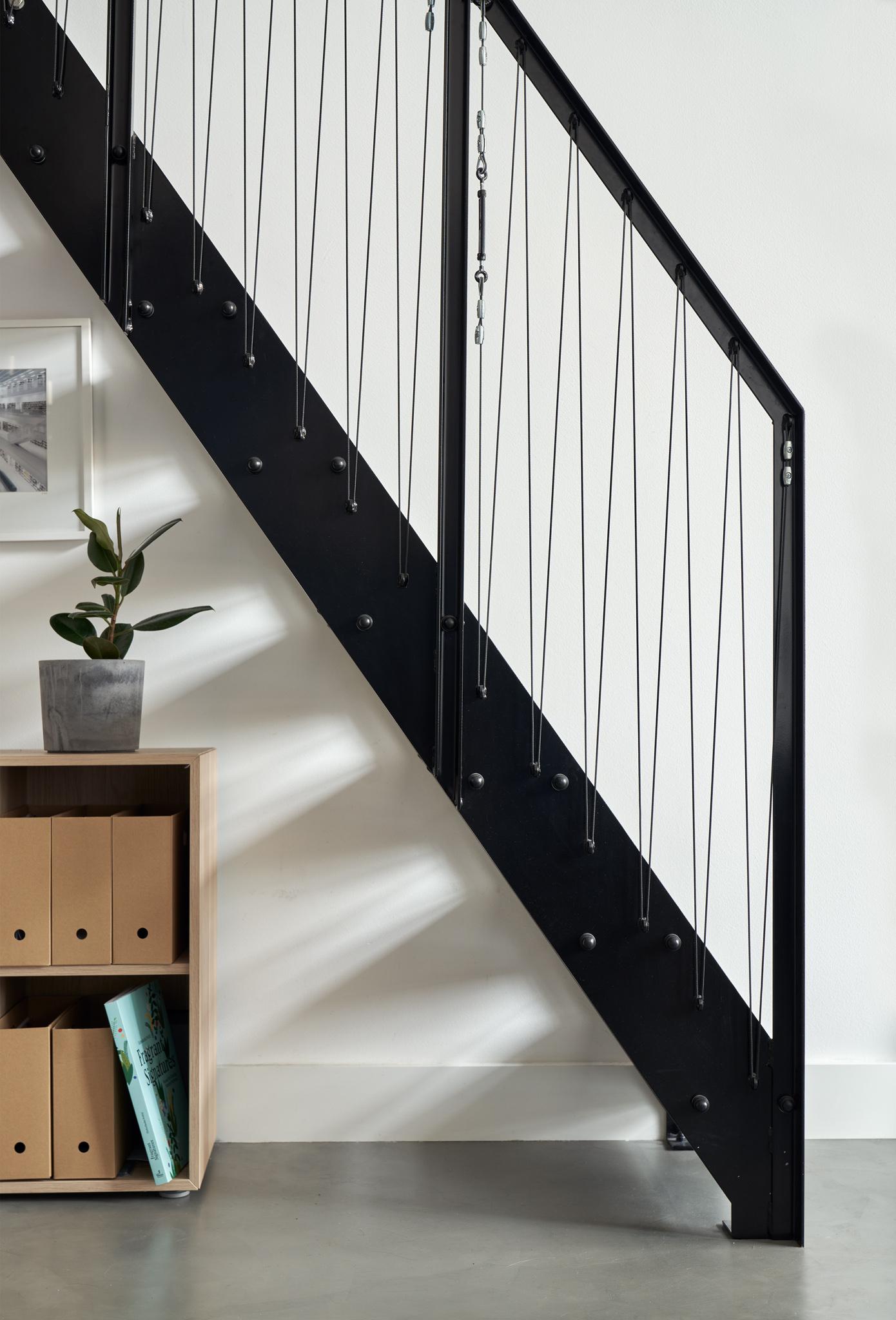 escalier acier noir design