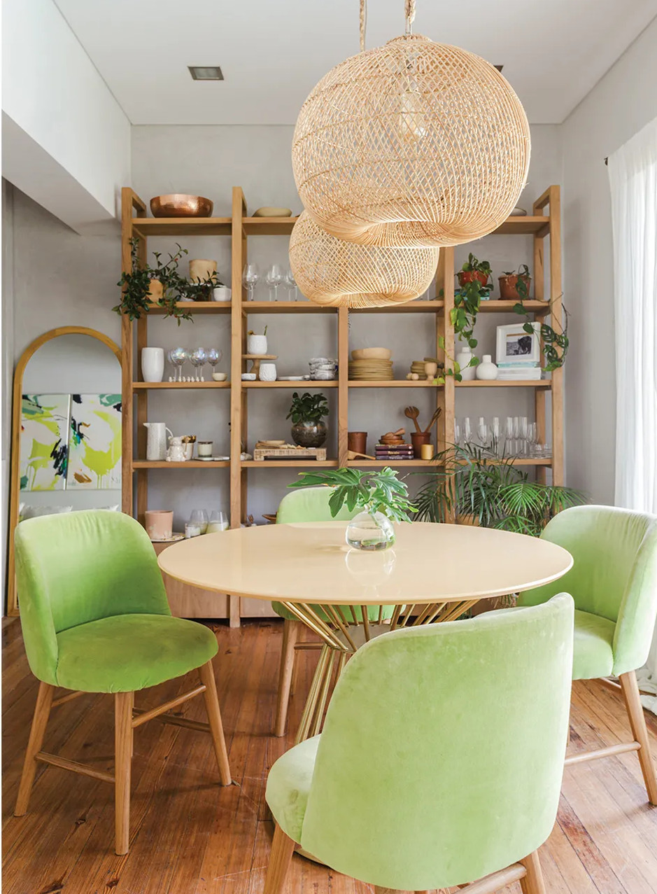 sala de estar, sillas de terciopelo verde, decoración natural