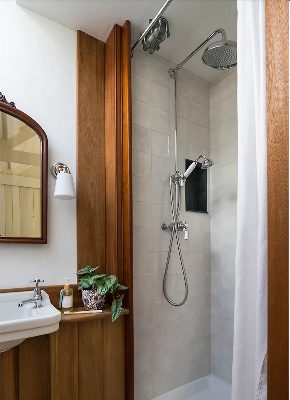 Old fashioned bathroom