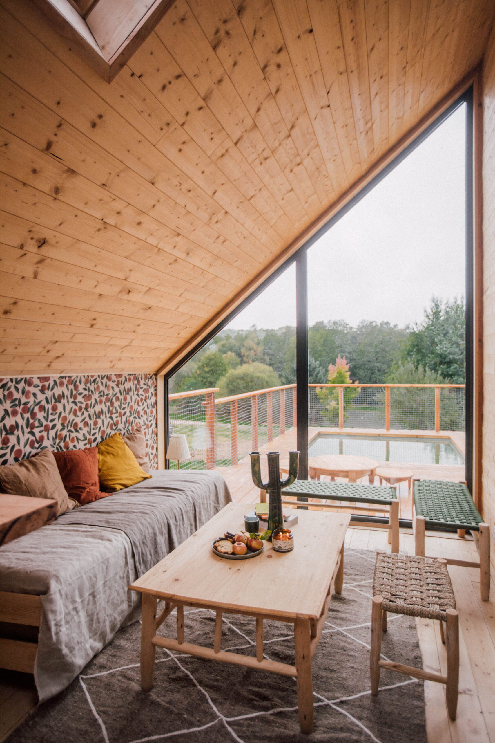salon maison en bois avec piscine Casa Rosalie Normandie
