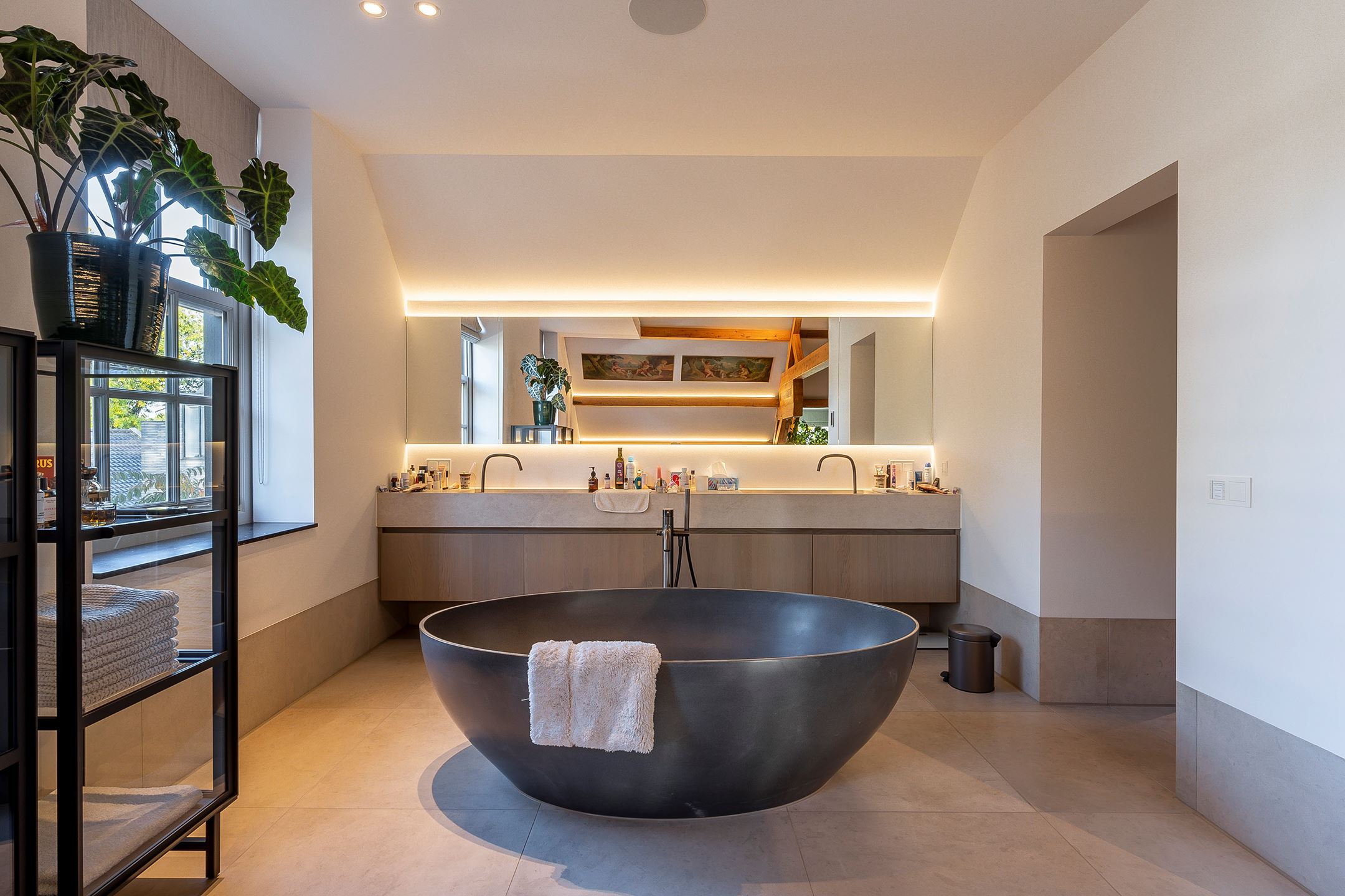 salle de bain design baignoire îlot grise