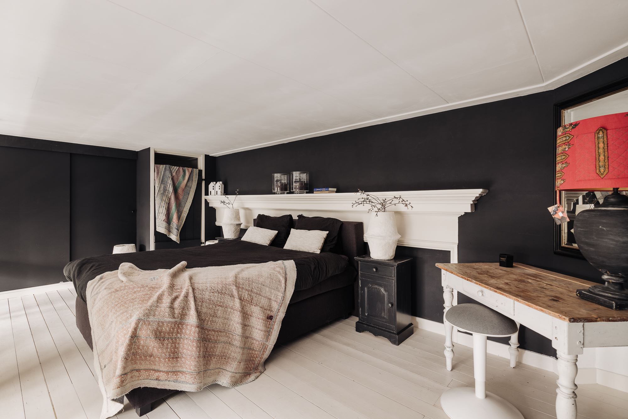 chambre blanche et noire décoration contemporaine