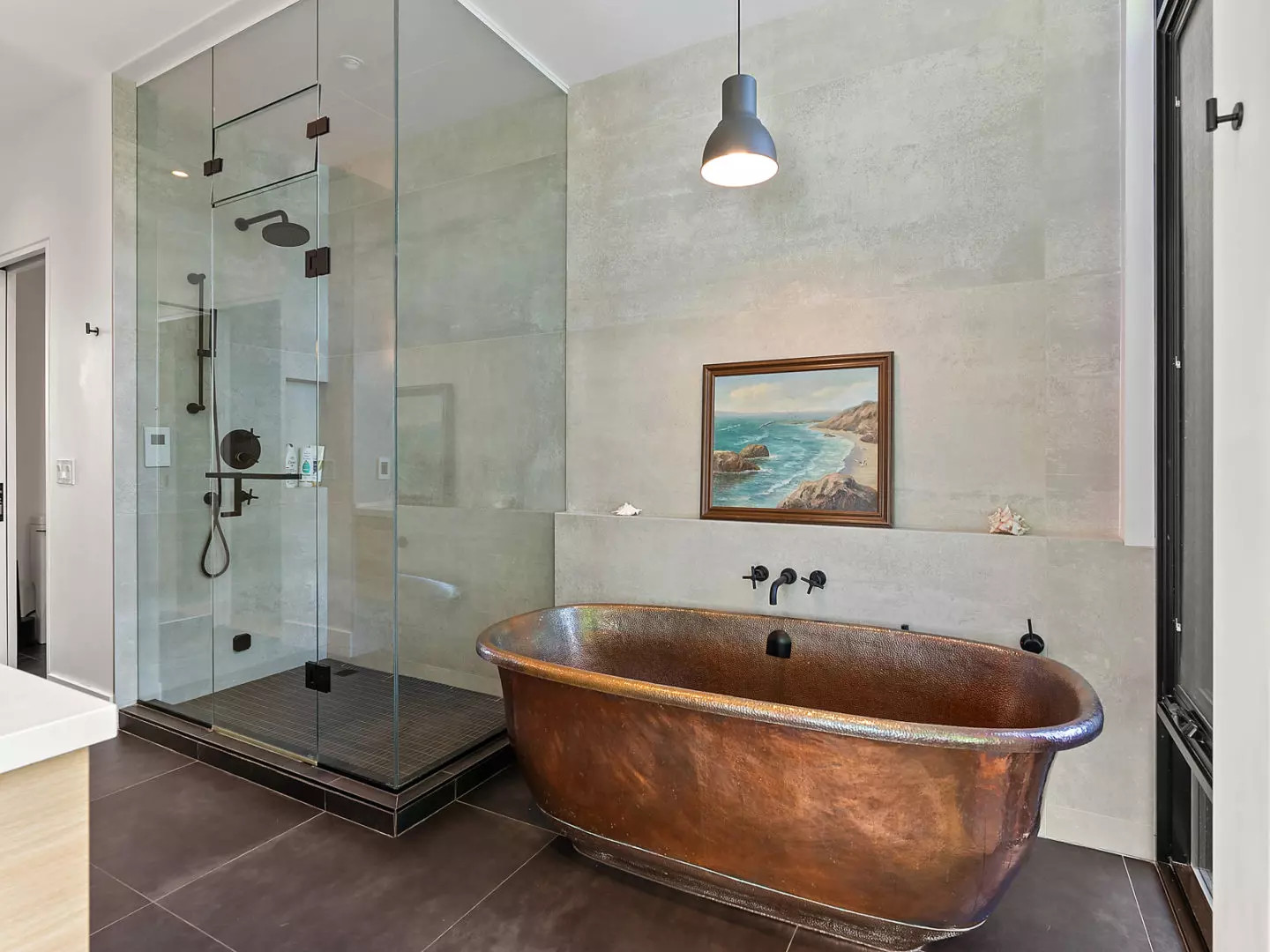 salle de bain avec baignoire cuivre maison contemporaine