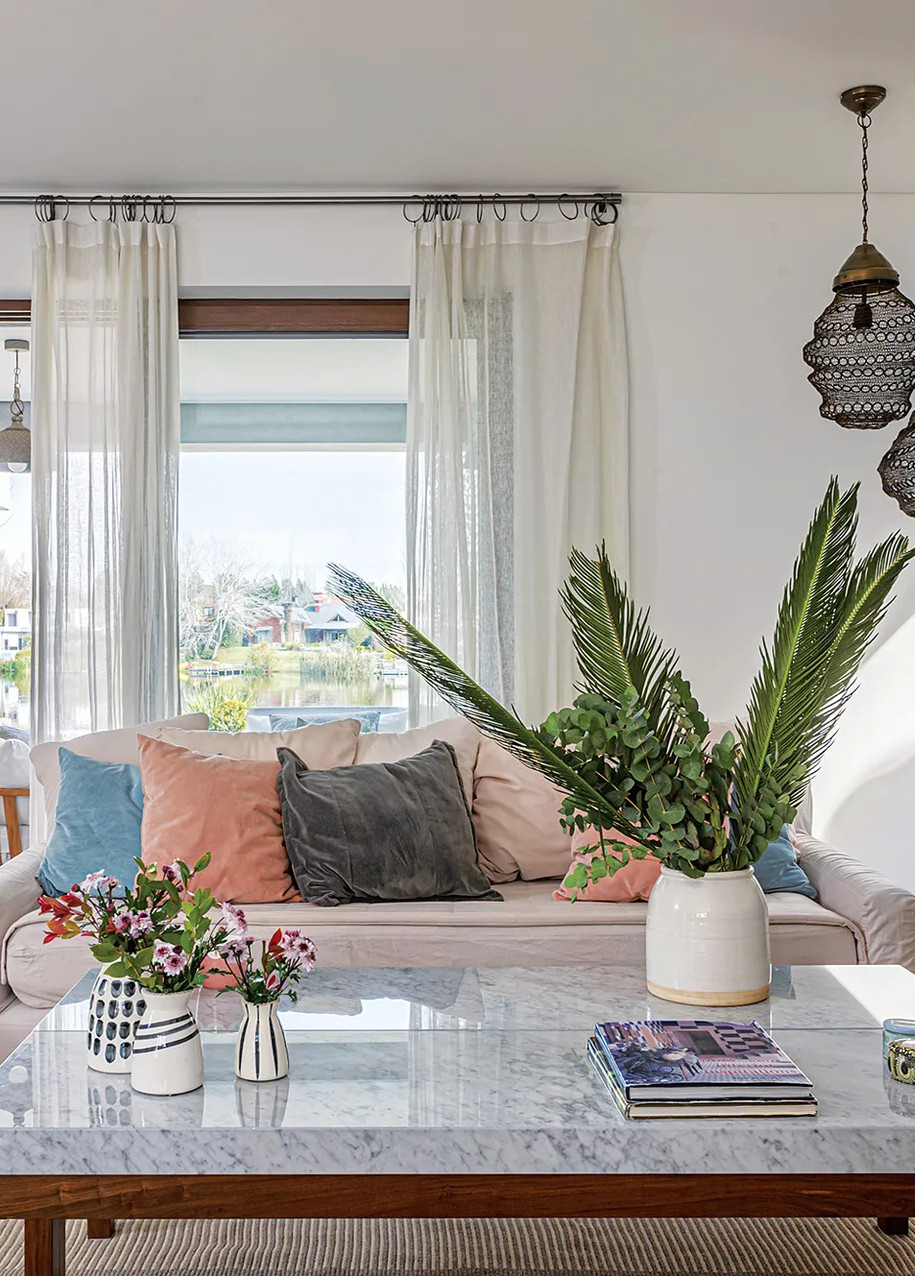 salón con plantas verdes