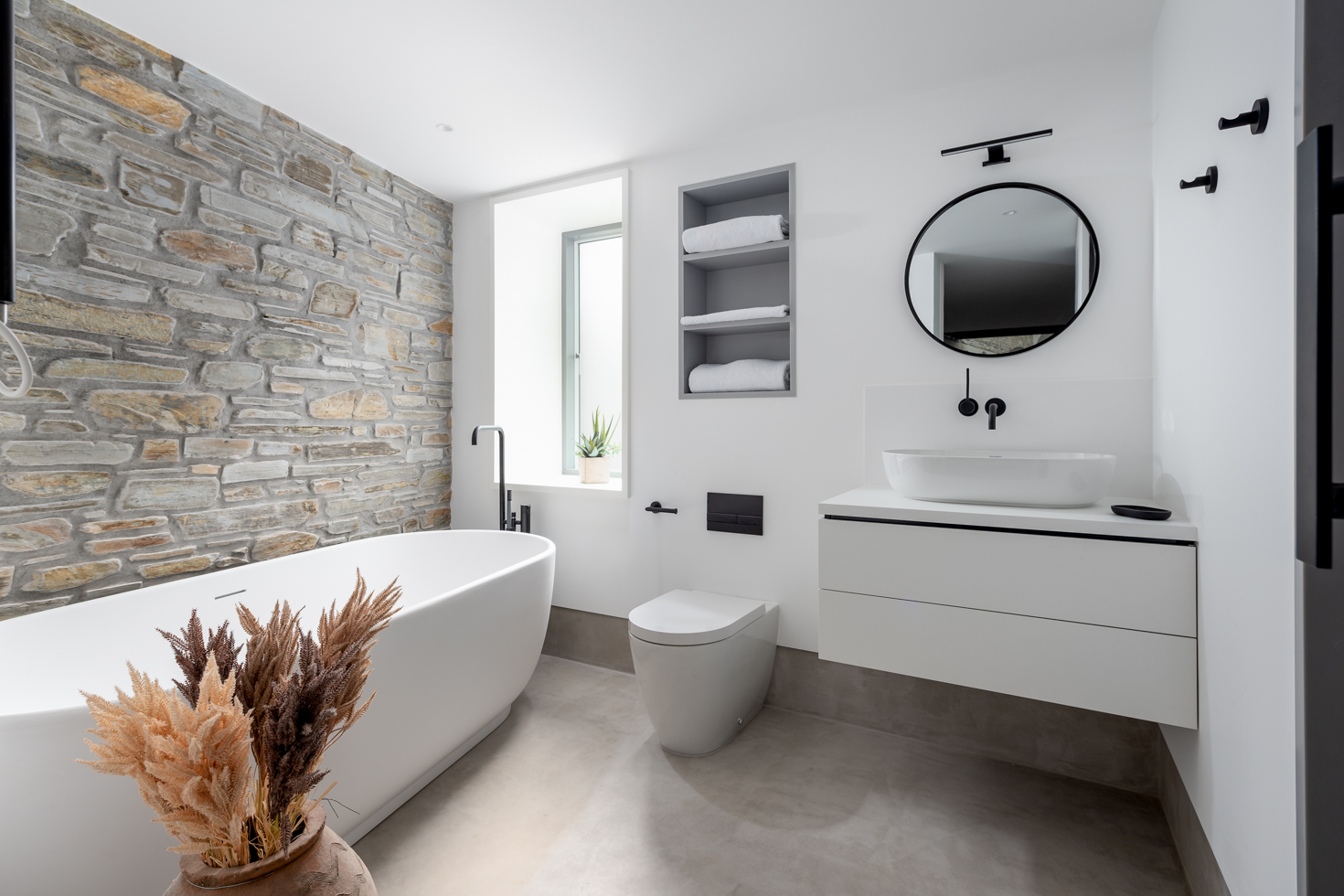 salle de bain mur de pierres décoration design