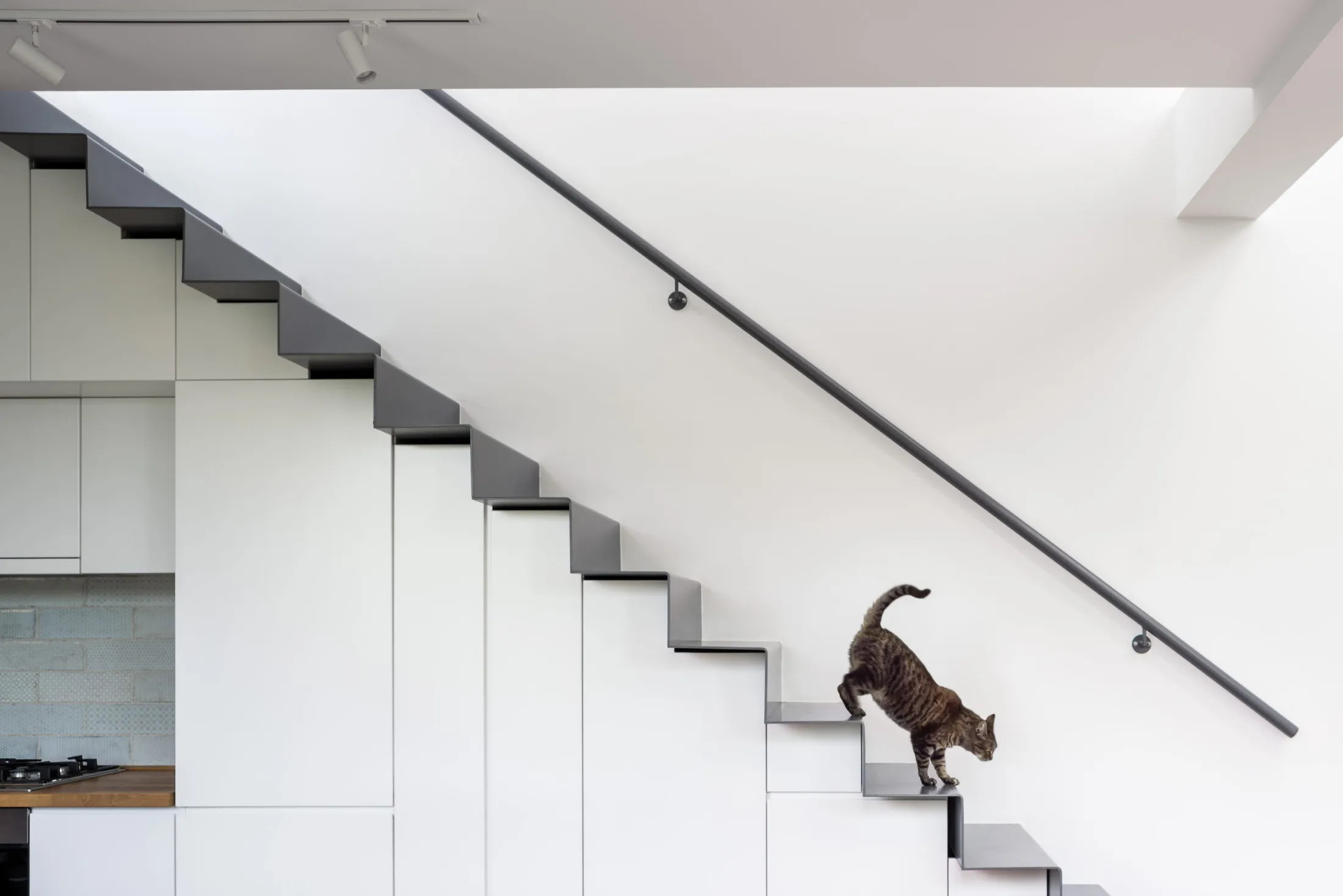 escalier design noir et blanc