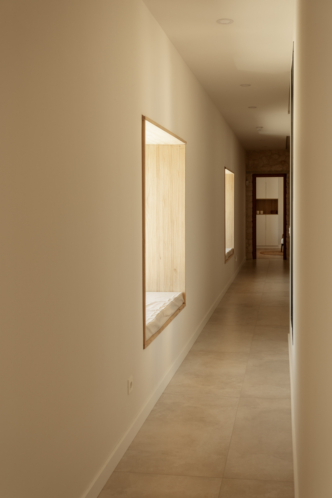 couloir décoration beige photo Paloma Gonzalez Rey pour MAAF
