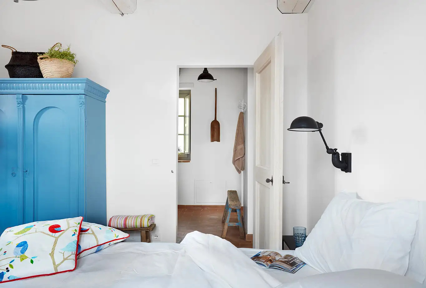chambre avec armoire bleue maison Italie