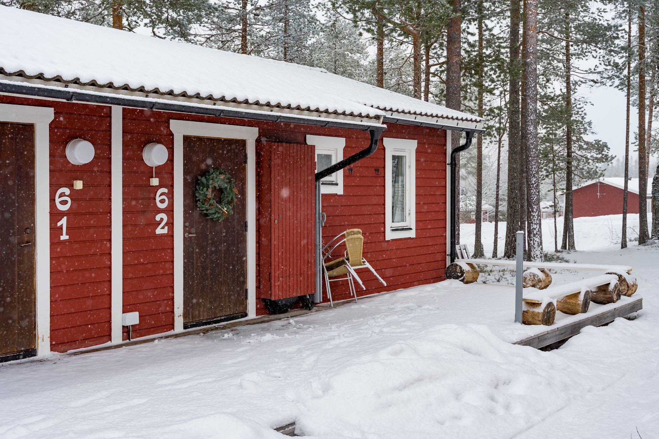 mini maison en bois rouge 34m2