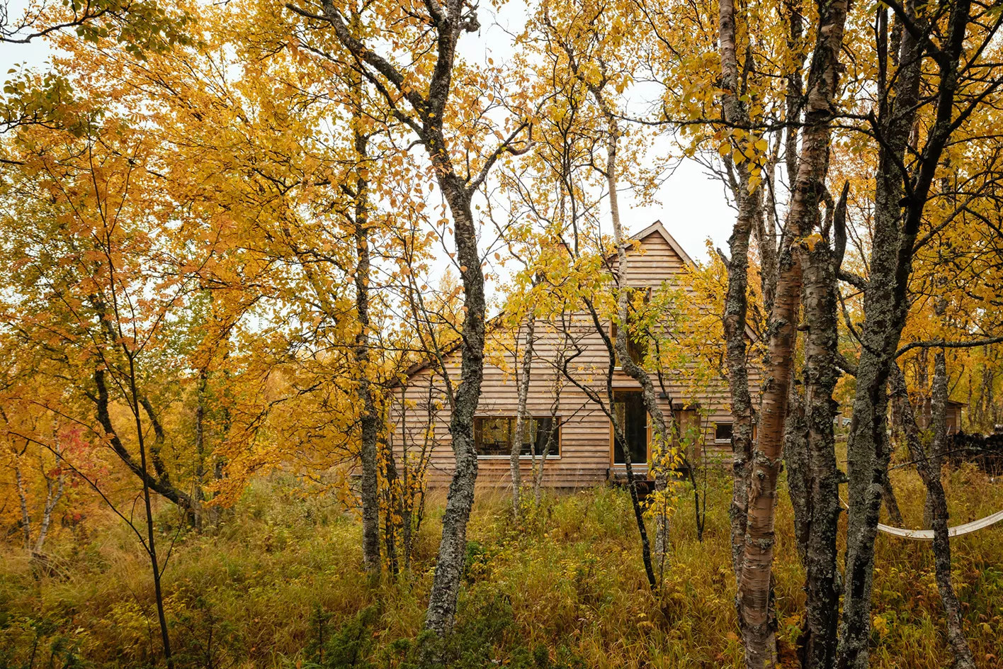 maison contemporaine en bois en Suède