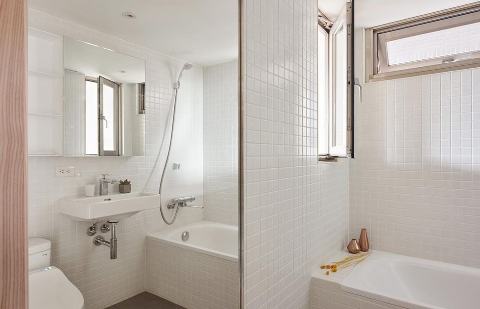 salle de bain design blanche