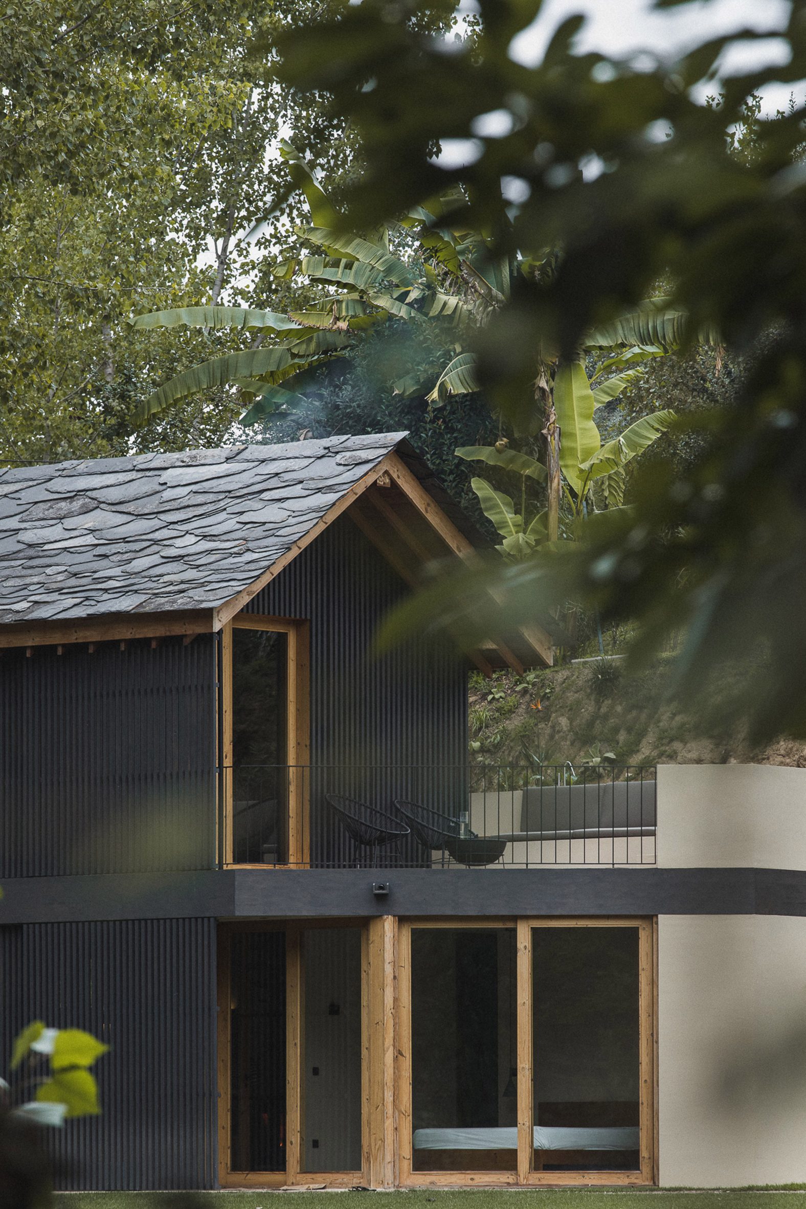 maison contemporaine en bois noir