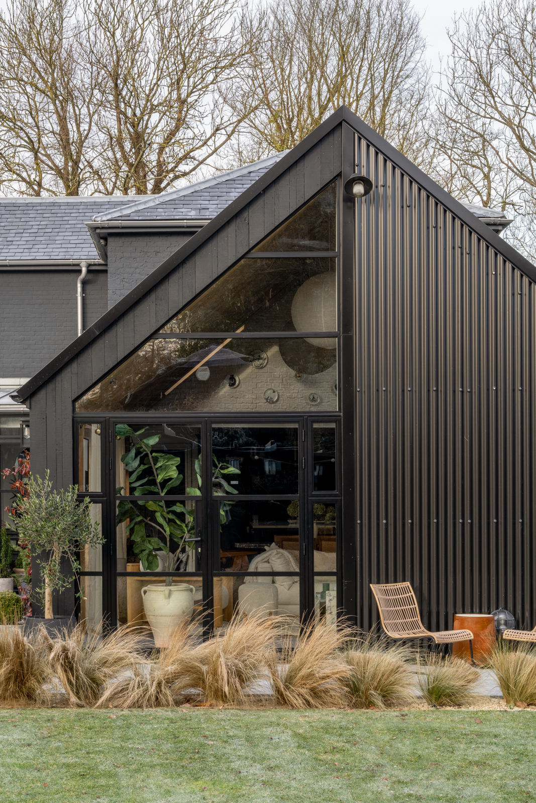 maison d'architecte en bois noir