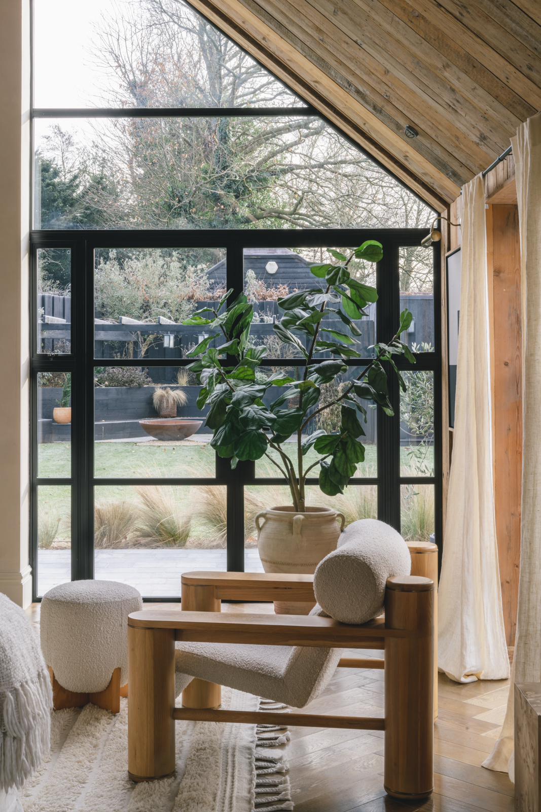 salon avec baies vitrées décoration moderne