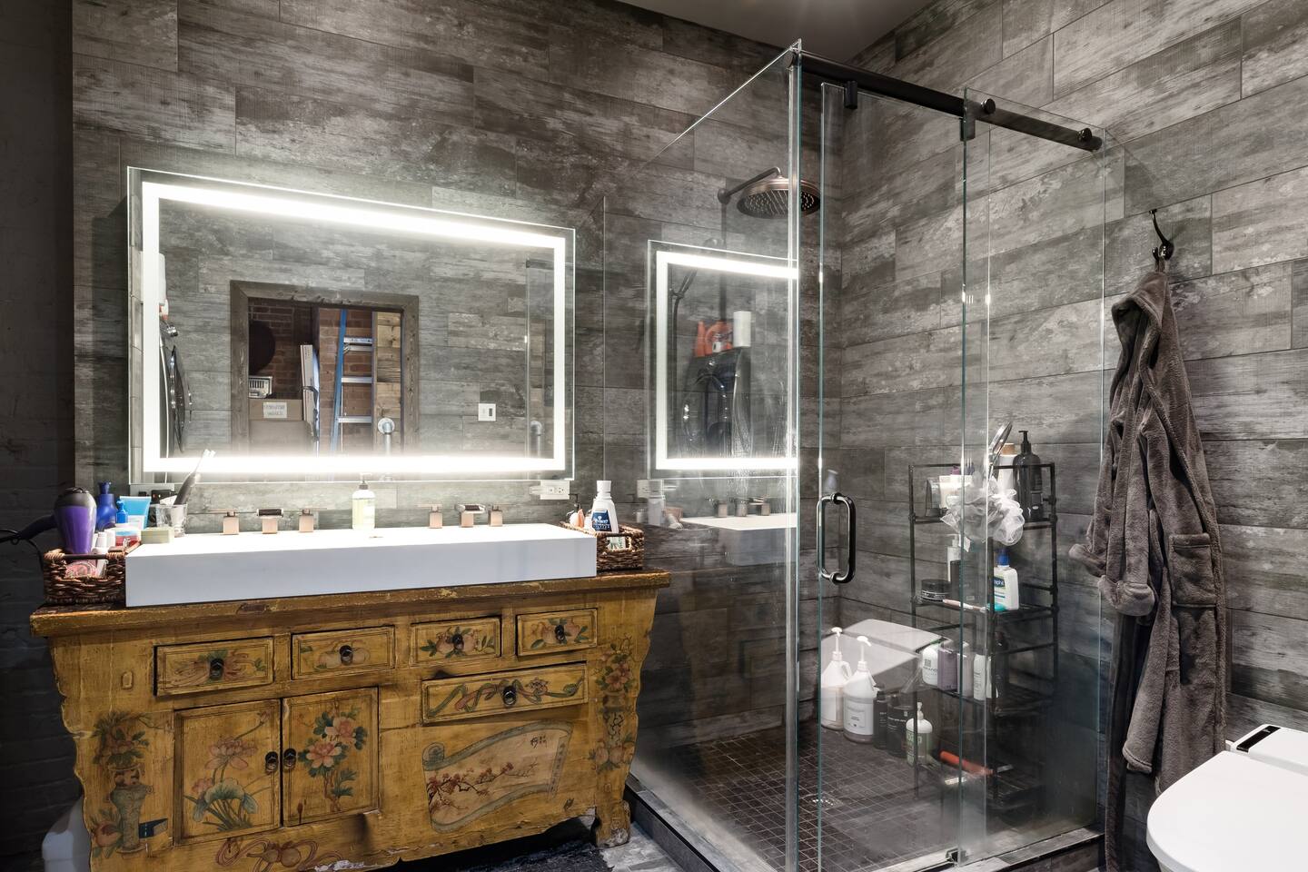 salle de bain grise décoration vintage