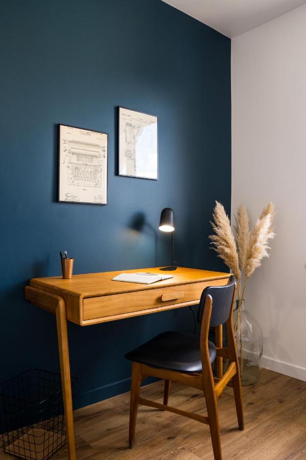 bureau mur bleu