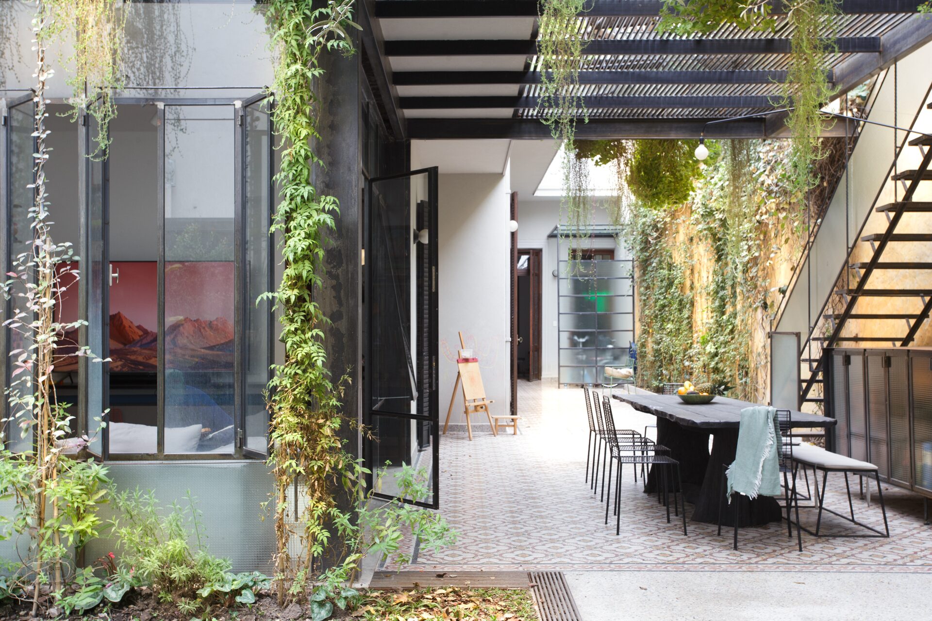 patio maison rénovée avec verrière décoration moderne