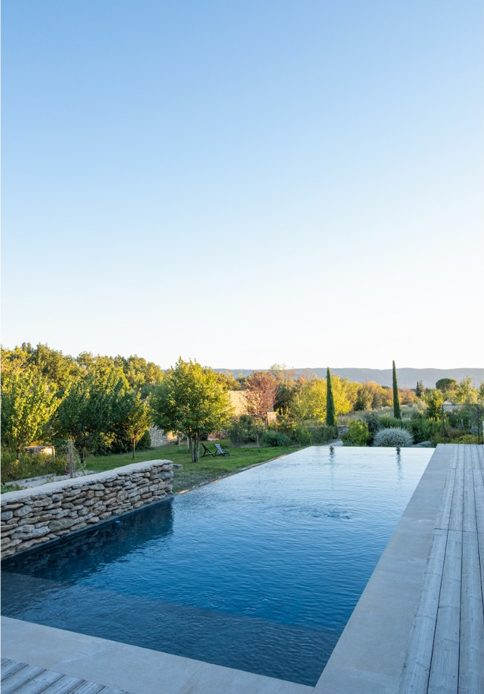 piscine maison en pierres en Provence ferme Les Callis