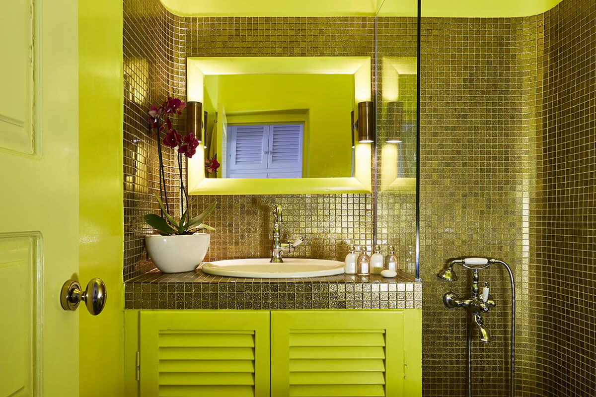 salle de bain décoration colorée jaune