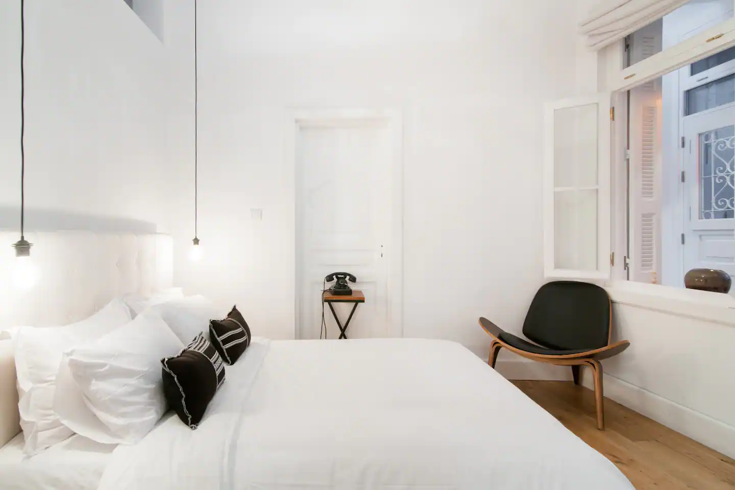 chambre minimaliste appartement à la décoration sophistiquée