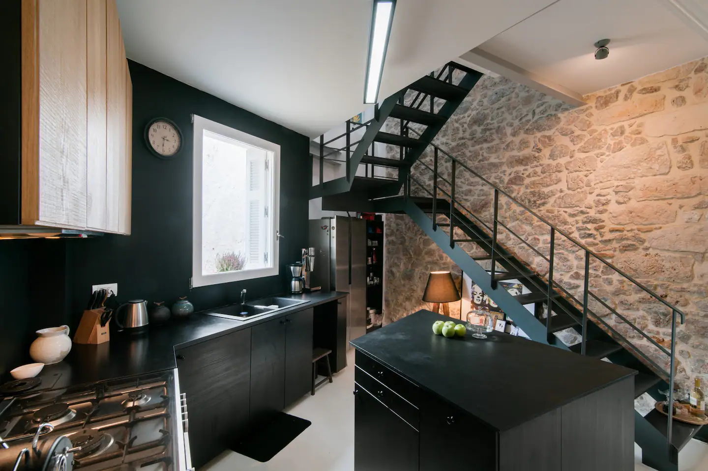 cuisine design noire appartement en duplex