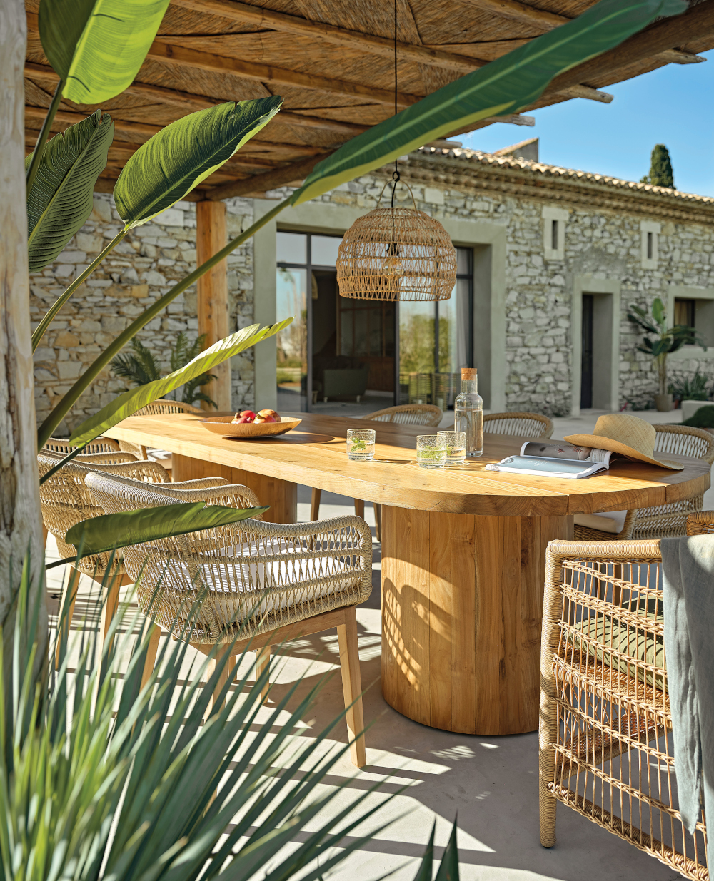 terrasse avec pergola mobilier jardin Maisons du Monde 2023