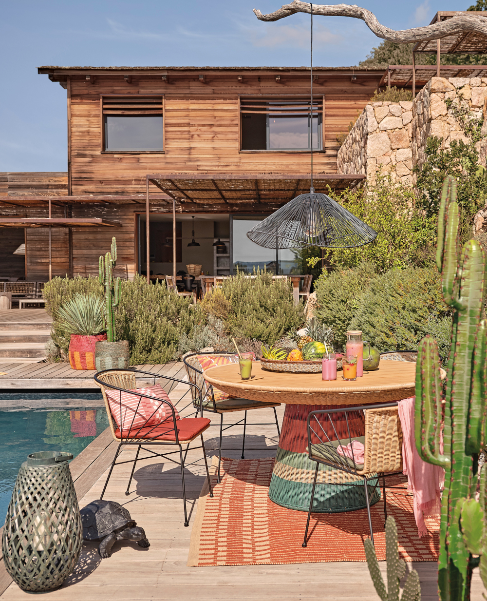 maison en bois avec piscine mobilier jardin Maisons du Monde 2023
