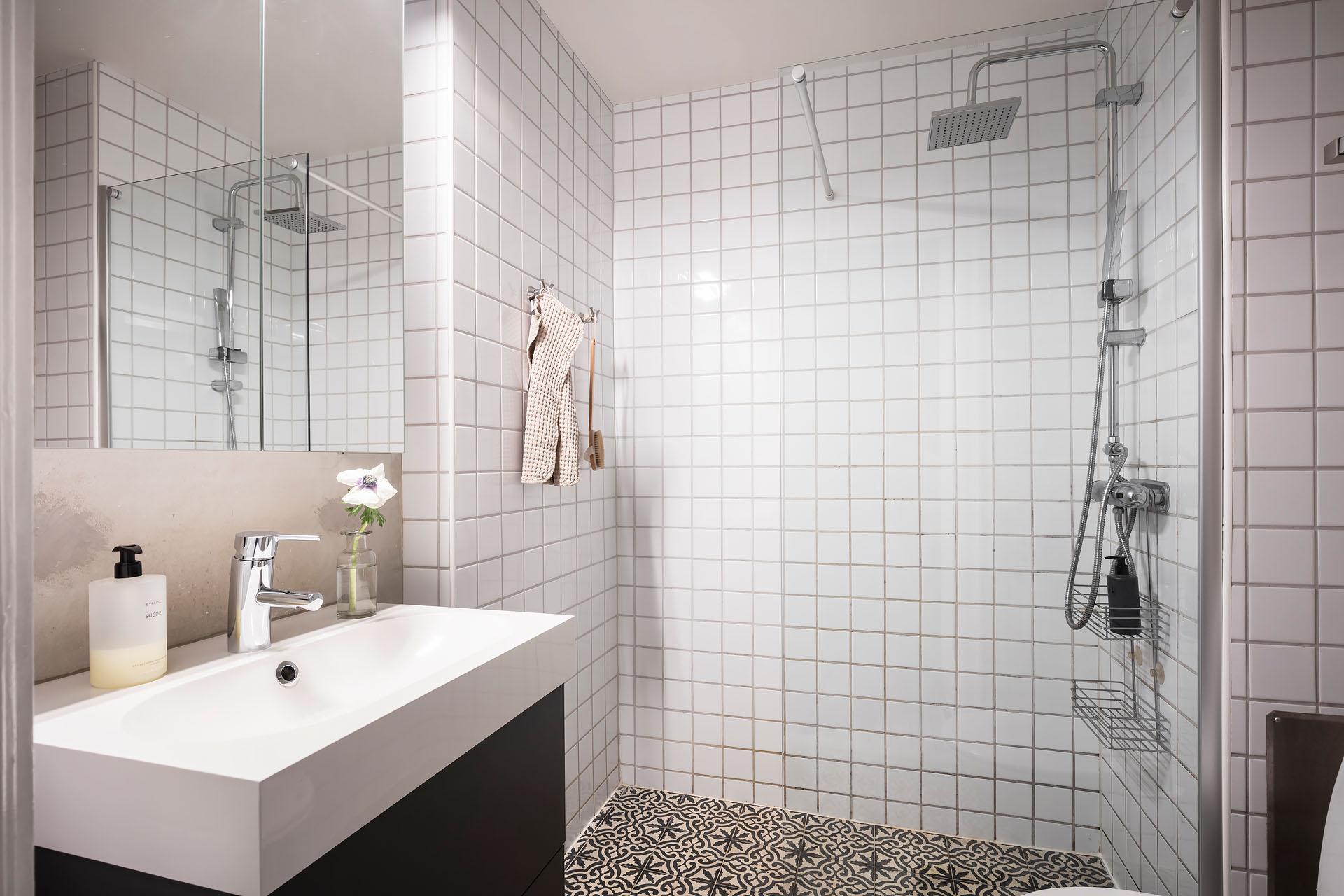 salle de bain carreaux de ciment décoration scandinave