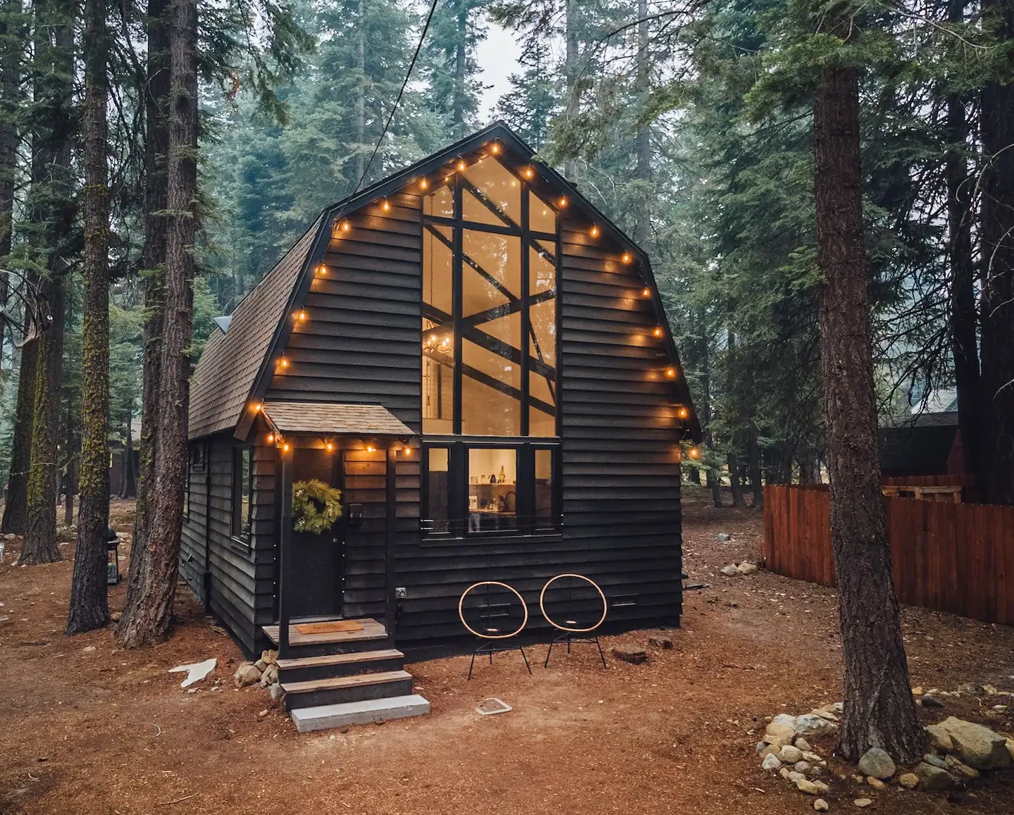 Une maison en bois inspirée des granges en Californie