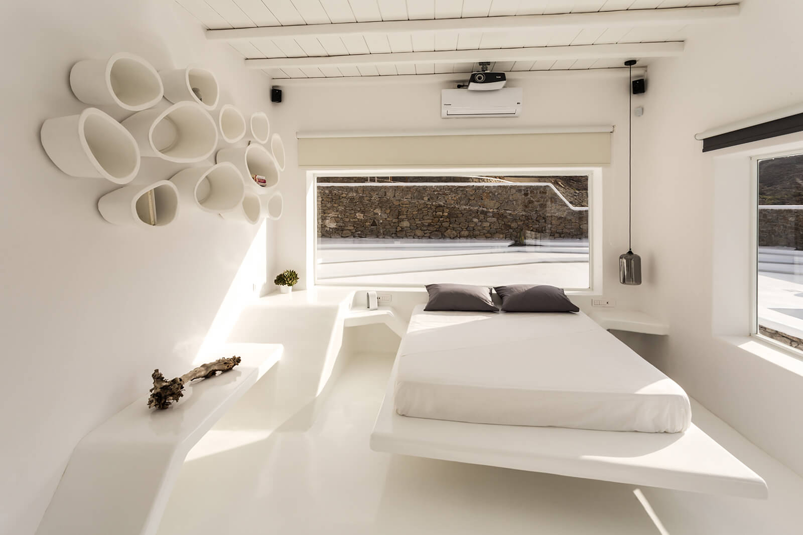 chambre minimaliste blanche maison avec piscine Mykonos
