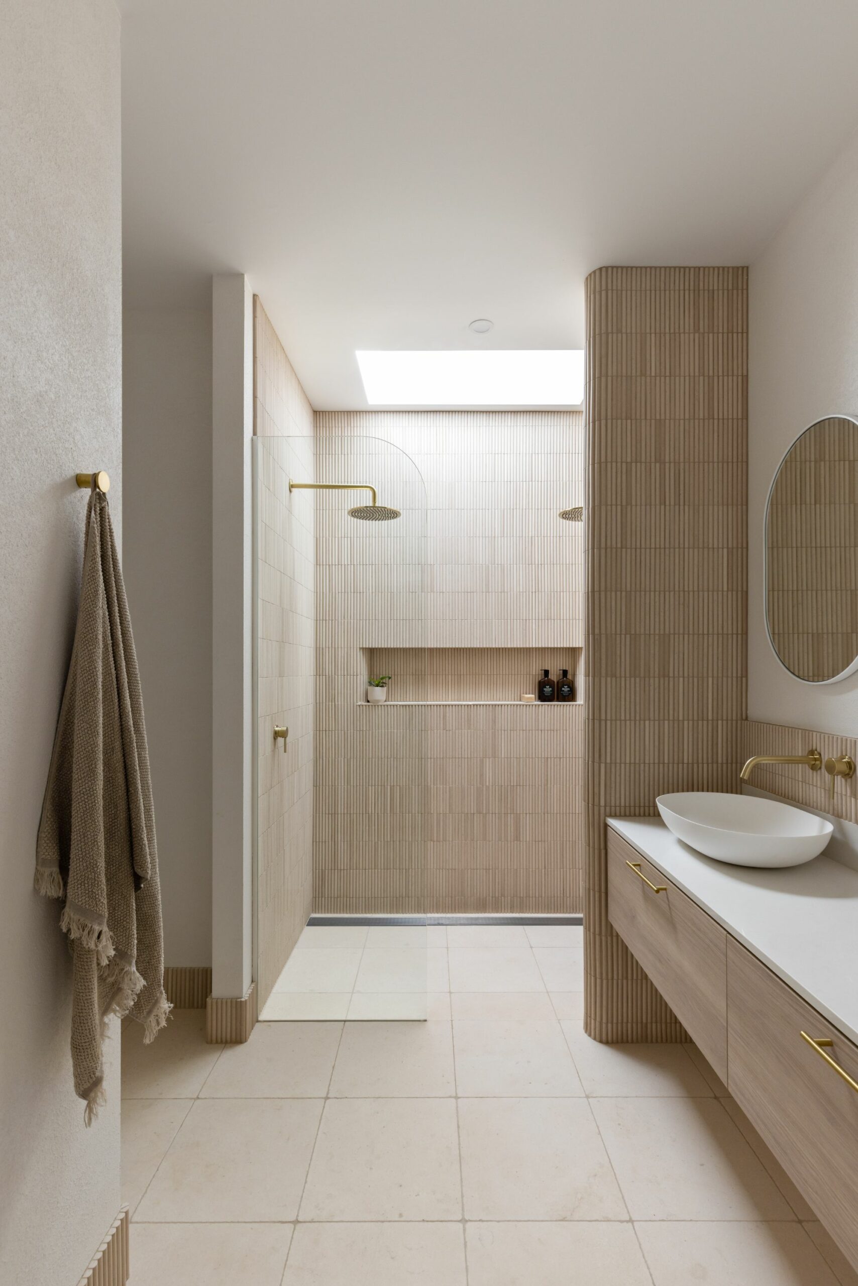 salle de bain décoration design et naturelle