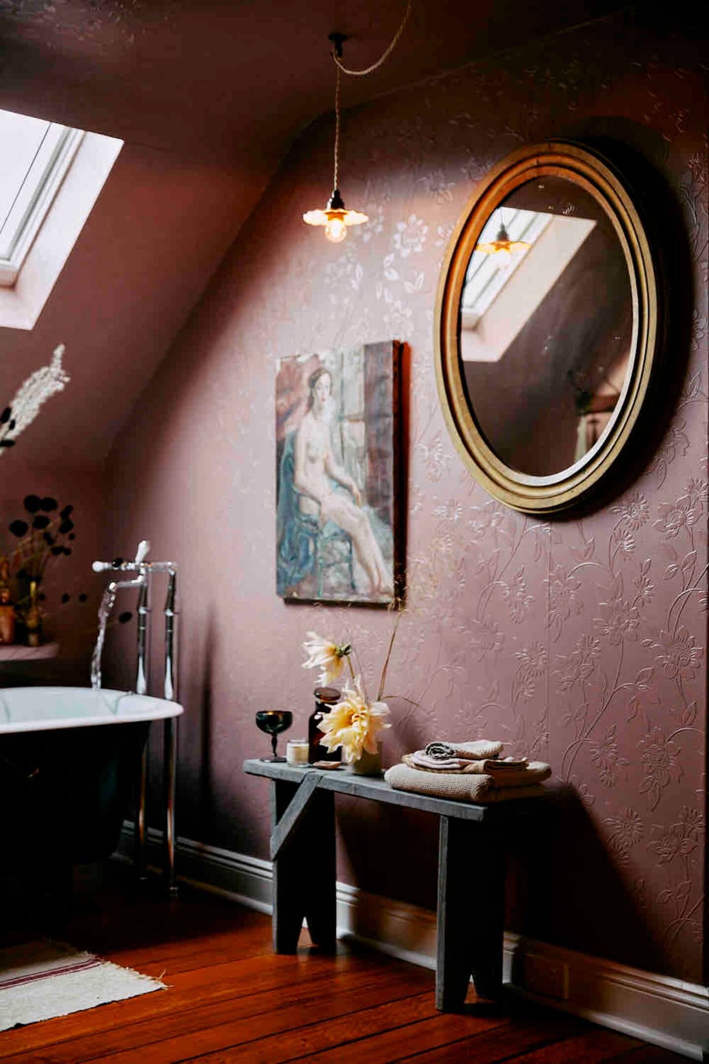 salle de bain rose décoration vintage