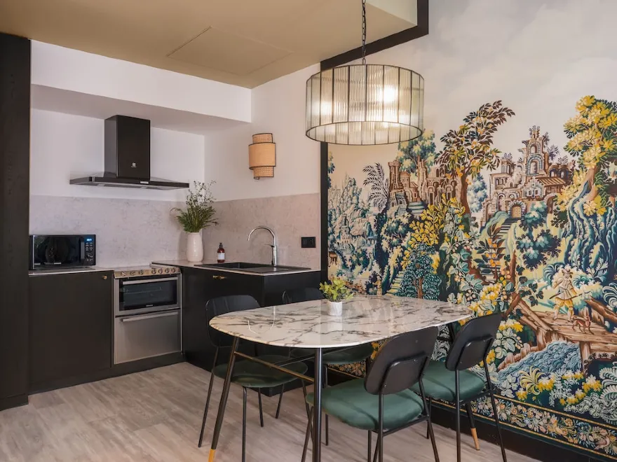 cuisine avec papier-peint panoramique appartement Maisons du Monde Marseille
