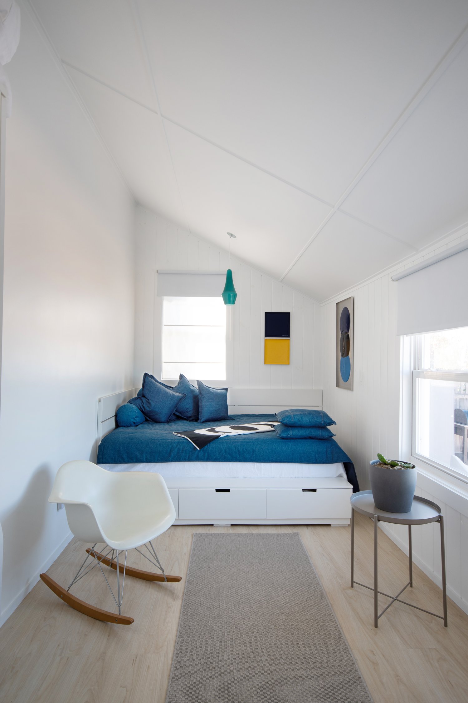 chambre cottage décoration colorée bleue