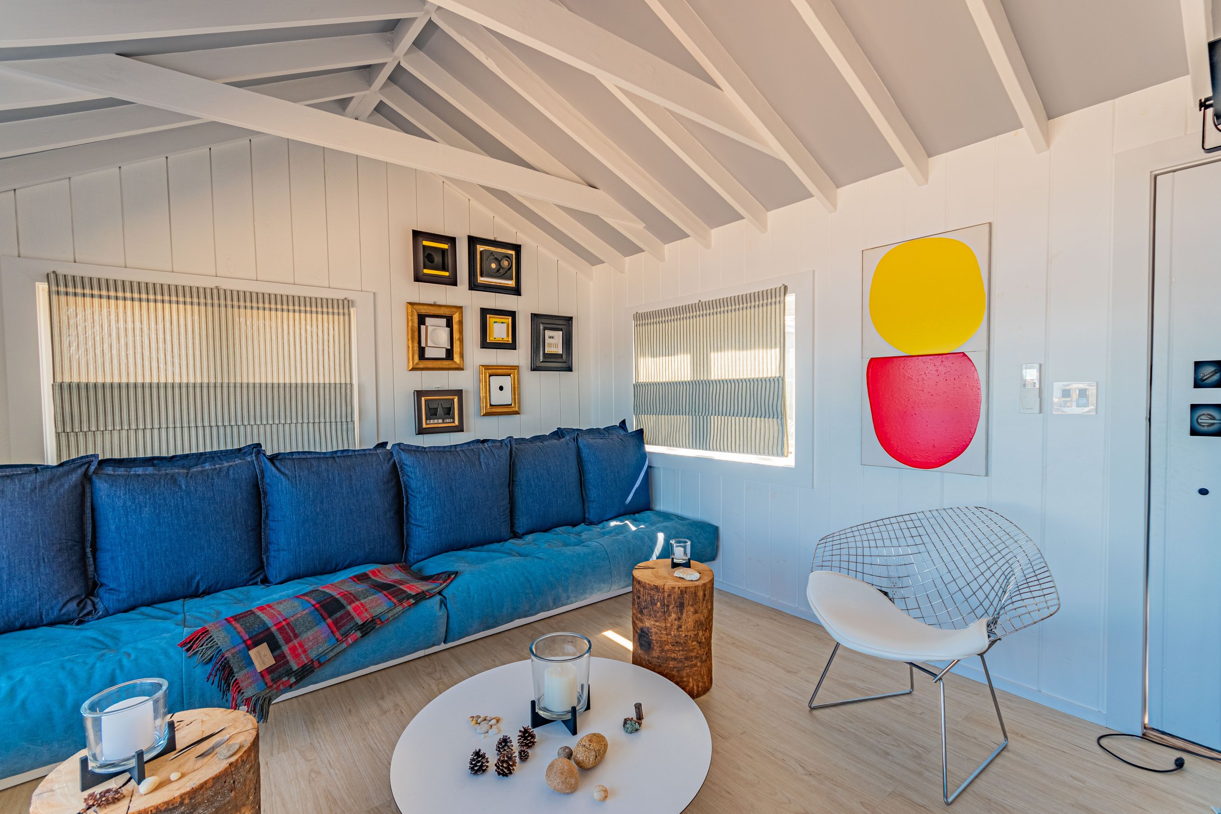 salon cottage décoration colorée
