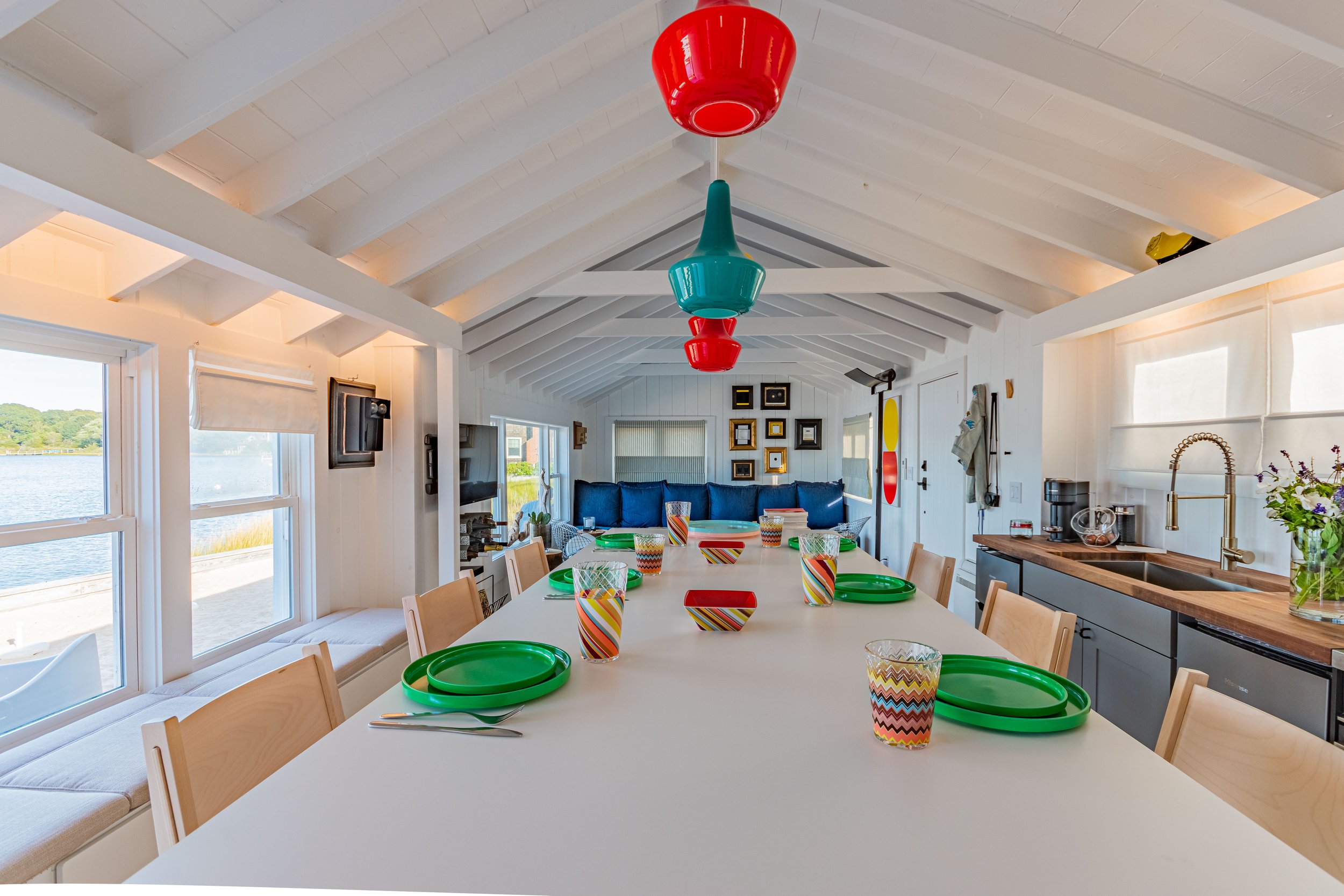 salle à manger et salon cottage décoration colorée