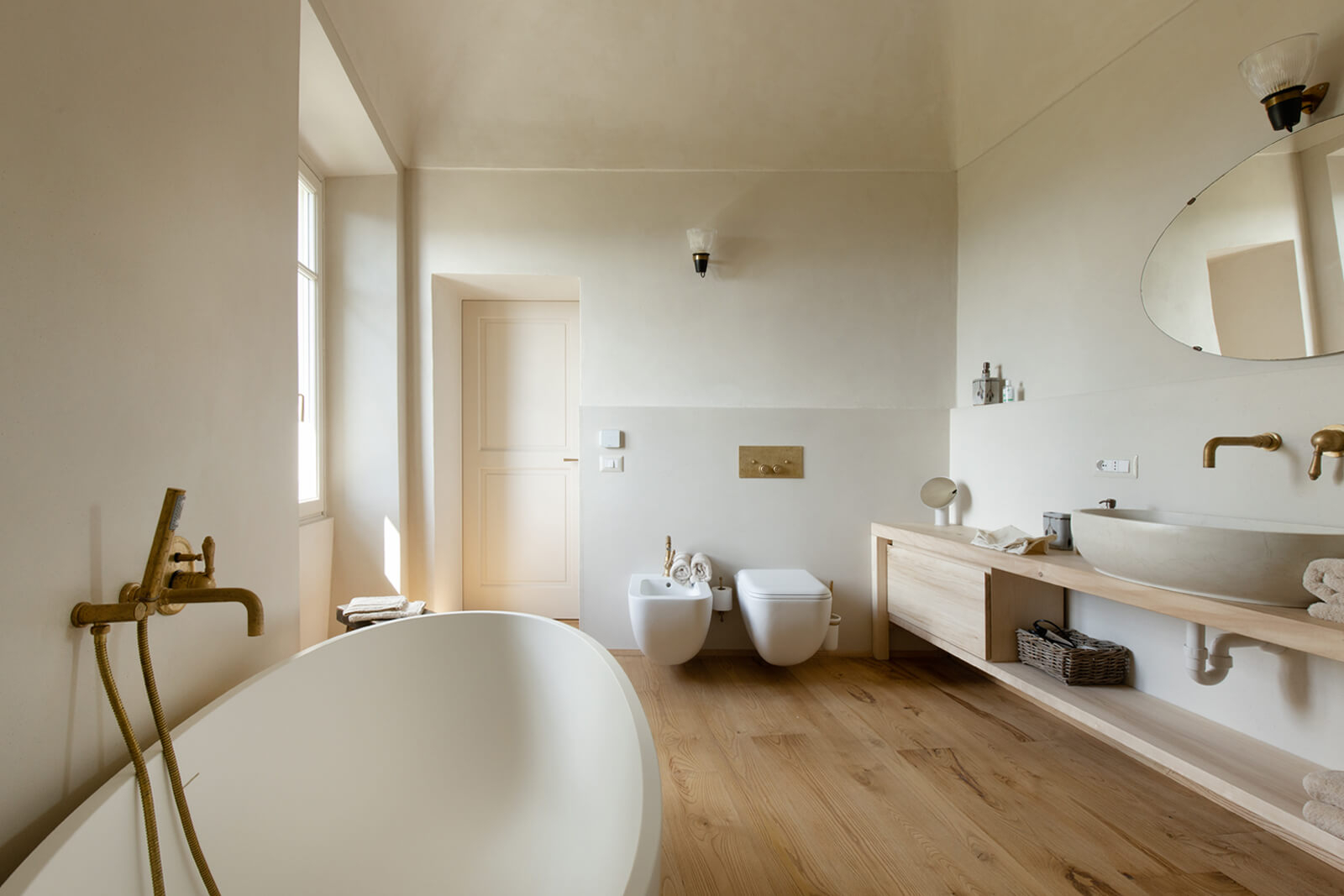 salle de bain design murs enduits