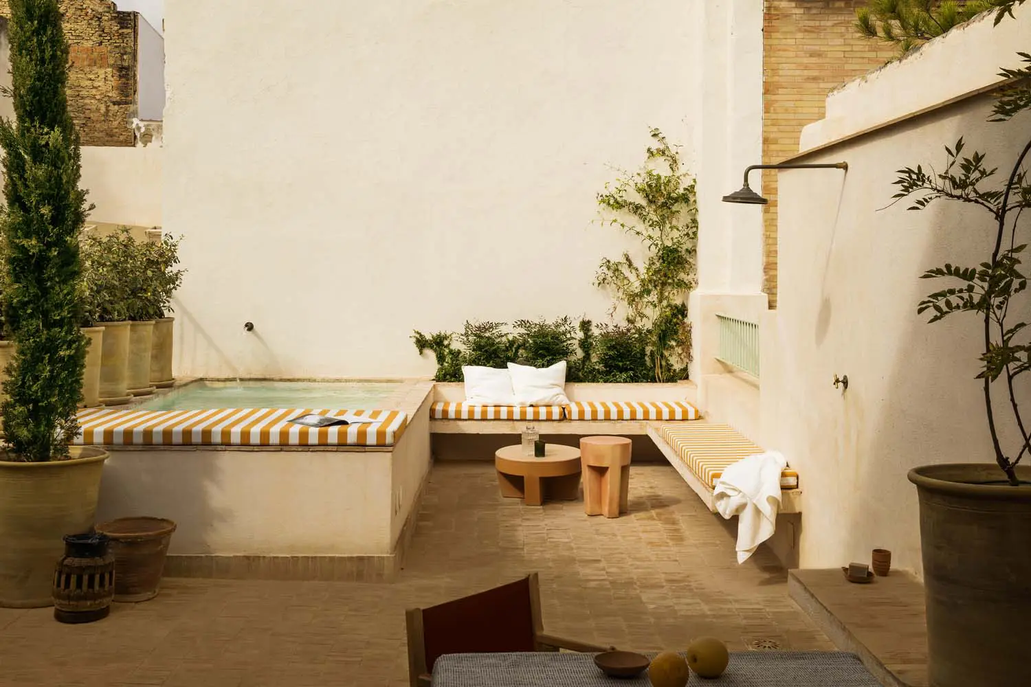 terrasse avec petite piscine maison de ville à Séville
