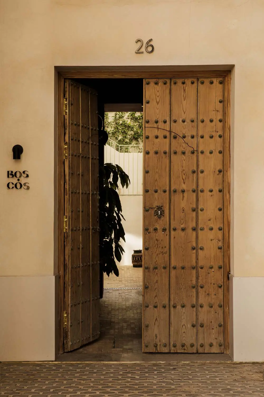 porte entrée bois ancienne maison de ville à Séville