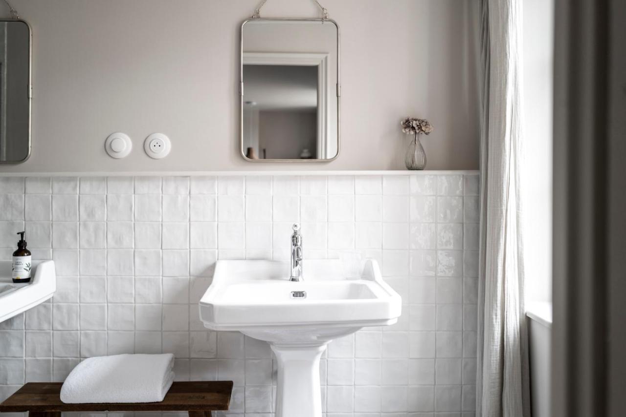salle de bain blanche maison Normandie décoration campagne chic