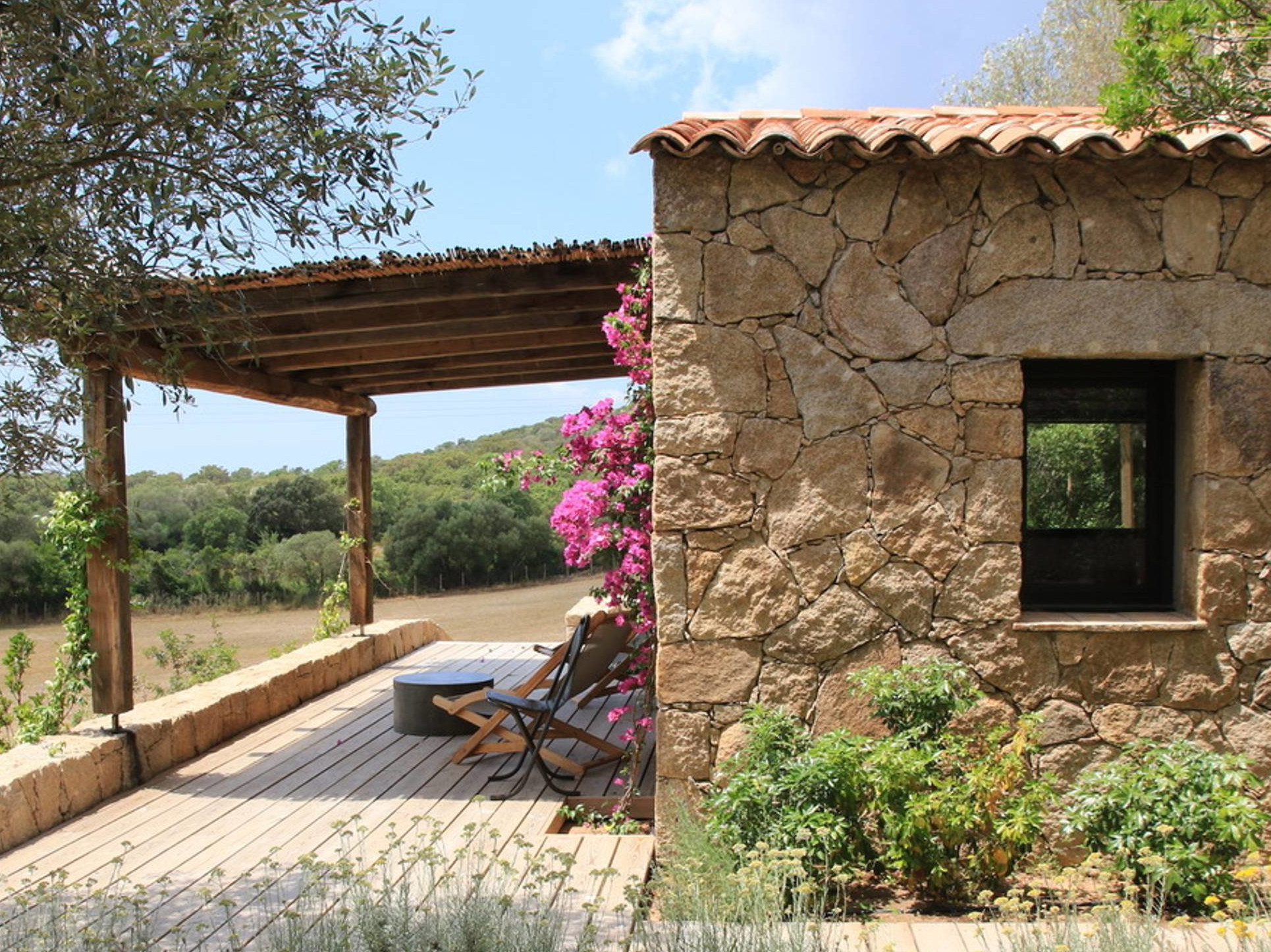 Une petite maison authentique en pierres pour deux en Corse