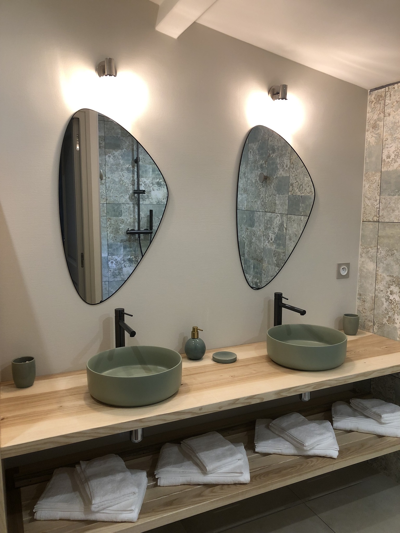 salle de bain doubles vasques vertes