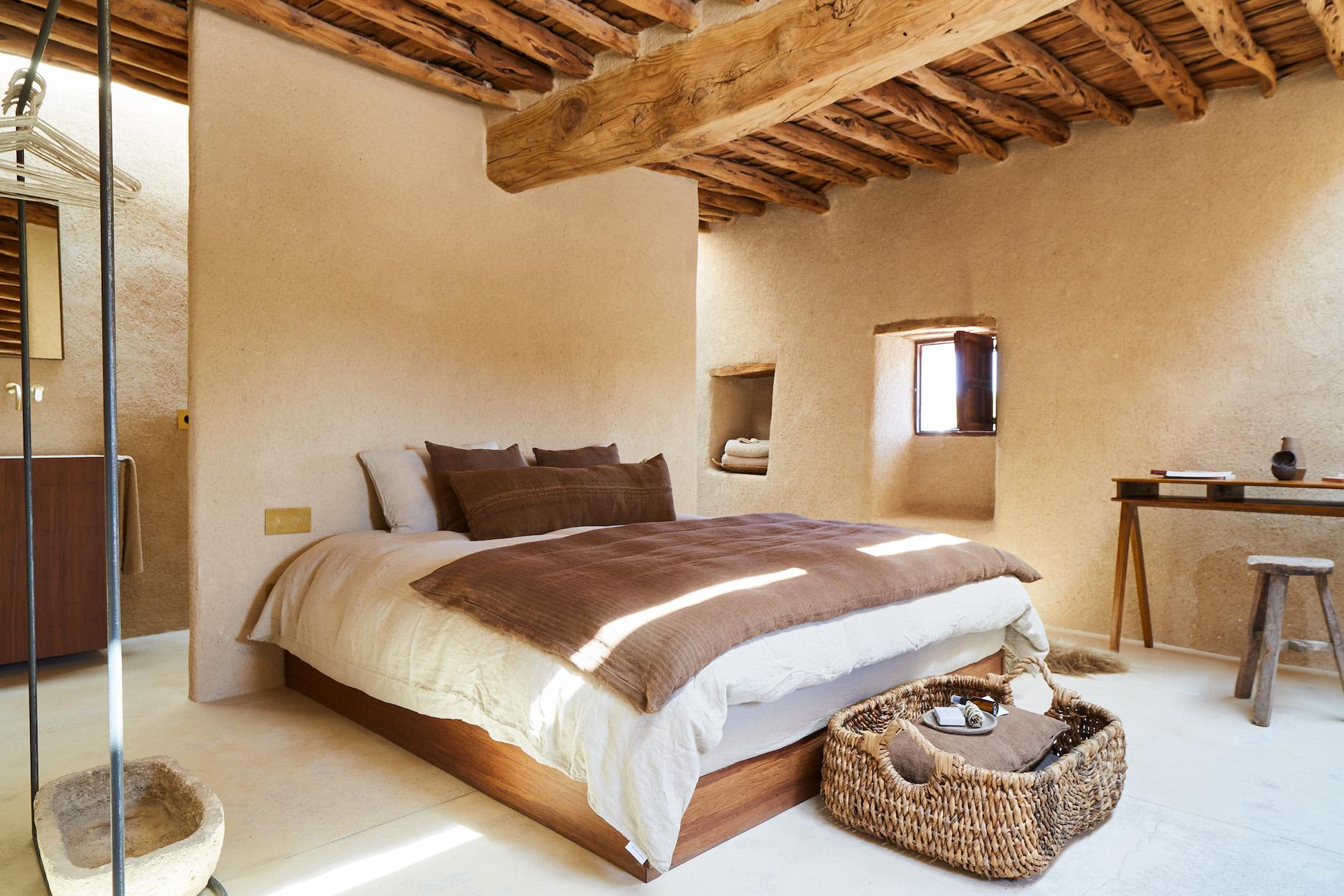 Une maison minimaliste et chaleureuse rénovée à Ibiza